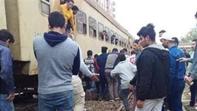 بسبب غيبوبة سكر.. إصابة شاب سقط من قطار في الدقهلية