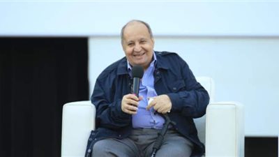 وحيد حامد مشيدا بـ