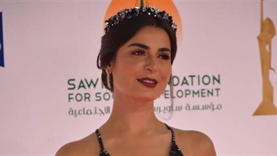 رانيا منصور تتألق بالأسود في خامس أيام مهرجان القاهرة السينمائي الدولي | صور