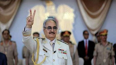 تعاون مصري فرنسي لحل الأزمة الليبية.. والبداية بزيارة حفتر للقاهرة ثم باريس