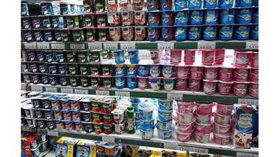 التحفظ علي ٤٨٠٠ عبوة زبادي فاسدة قبل طرحها بأسواق الفيوم