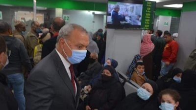 محافظ القليوبية يتابع صرف المرحلة الثانية للمنحة الرئاسية للعمالة غير المنتظمة