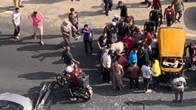 إصابة أم وطفليها في تصادم توك توك ودراجة بخارية بالغربية