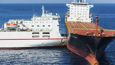 تصادم سفينتي بضائع في ميناء الملك عبد العزيز بالدمام