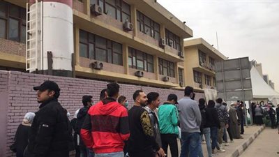 توافد المواطنين على اللجان في جولة الإعادة بانتخابات مجلس النواب بالقاهرة | صور