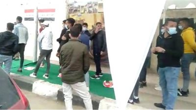بالكمامات.. الشباب يتصدرون المشهد الانتخابي في جولة الإعادة بمصر الجديدة | فيديو