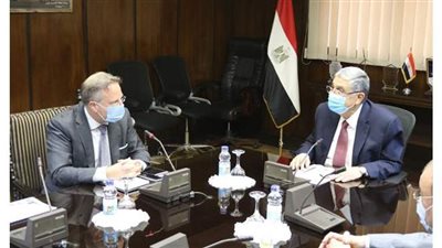 وزير الكهرباء يبحث سبل التعاون مع سفير الدنمارك في القاهرة