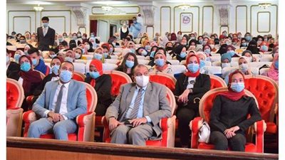 رئيس جامعة بني سويف يشدد على الالتزام بإجراءات كورونا في المحاضرات والدورات