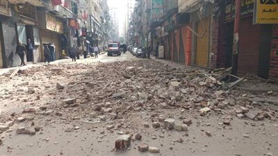 انهيار واجهة عقار بالإسكندرية.. والأمن يخلي أسرة بالطابق الأول