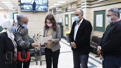 نائب محافظ الجيزة تتفقد المركز التكنولوجي وتتلقى بأهالي الدقي | صور