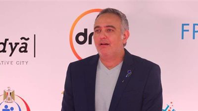 تألق النجوم على السجادة الحمراء في سادس أيام مهرجان القاهرة السينمائي | صور