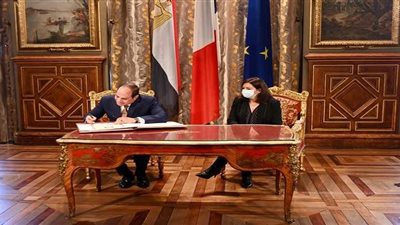 السيسي يلتقي عمدة باريس ويبحث تعزيز التعاون الاقتصادي والتجاري | صور