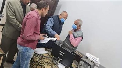 رئيس كهرباء مصر العليا يتابع سير العمل والخدمات المقدمة للمواطنين | صور