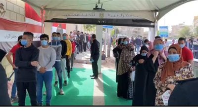 إقبال المواطنين على لجنة الشهيد حجاج مناع بمصر الجديدة | فيديو