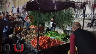 حملة ليلية لإزالة تعديات الباعة الجائلين من شوارع الإسماعيلية | صور