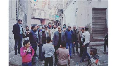 رئيسة حي غرب بالإسكندرية تتفقد منطقة كرموز