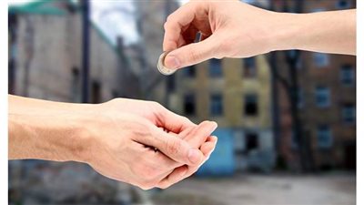 تفسير حلم عطاء الميت في المنام وعلاقته بالحصول على ميراث وتحقيق الرغبات