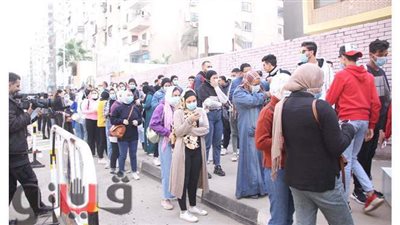 طوابير أمام لجان الجامعة العمالية في ثاني أيام جولة الإعادة بانتخابات النواب | صور