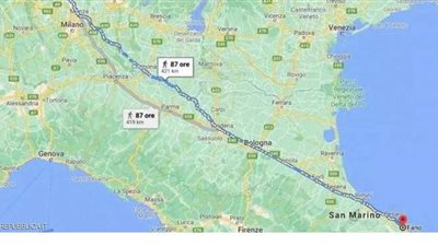 إيطالي يقطع 450 كيلومترا مشيا على قدميه 