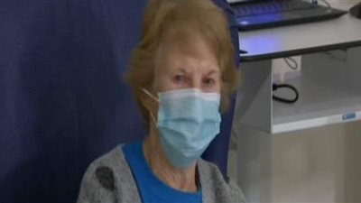 مارجريت كينان.. أول سيدة فى العالم تتلقى لقاح كورونا