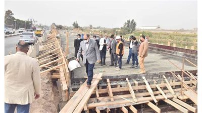 محافظ أسيوط يشيد بإنجاز أعمال إنشاء كوبري منقباد العلوي | صور