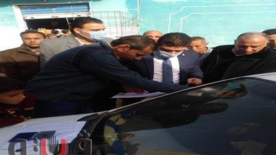 رؤساء اللجان يساعدون المسنين في الإدلاء بأصواتهم بالشرقية | صور