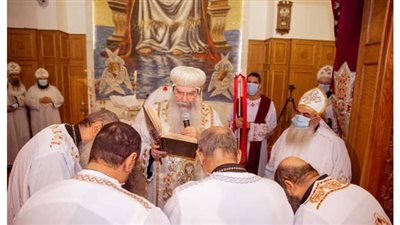 أسقف شمال الجيزة يمنح 4 كهنة رتبة القمصية