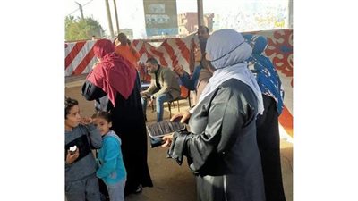 أهالى القنطرة غرب بالاسماعيلية يدلون  بأصواتهم في جولة الإعادة | صور