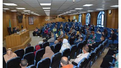 محافظ المنيا يسلم 128 مشروعاً تنموياُ.. ويستمع لمطالب المواطنين