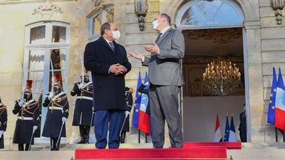 رئيس وزراء فرنسا يشيد بما حققته مصر بقيادة السيسي على المستوى الداخلى والخارجي