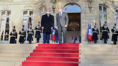 السيسي : فرنسا واحدة من أهم شركاء مصر داخل القارة الأوروبية وفرصتها كبيرة للتواجد فى السوق المصري