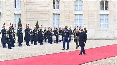 لحظة وصول الرئيس السيسي لمقر رئاسة الوزراء الفرنسي | فيديو