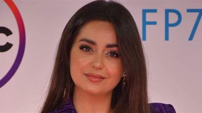 هبة مجدي بإطلالة مميزة في سابع أيام مهرجان القاهرة السينمائي الدولي | صور