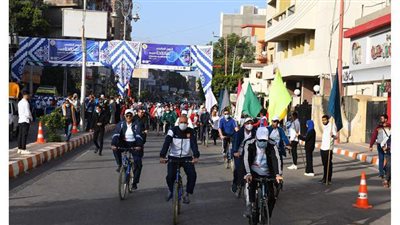 محافظ قنا ورئيس جامعة جنوب الوادى يشاركان فى ماراثون للدراجات والجري | صور