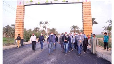 محافظ أسيوط يتفقد أعمال تنفيذ مشروع تطوير بعض القرى النموذجية | صور
