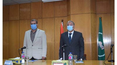 محافظ المنيا يسٌلم 71 عقدا جديدا لتقنين أوضاع أراضي أملاك الدولة