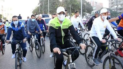 بملابس رياضية..