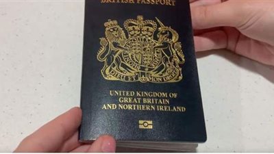بريطانيا تصدر جواز سفر جديد بلون مختلف
