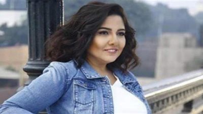 مي كساب تثير جدلًا بحملها طفلا.. والفنانة ترد: 