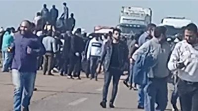 أنصار مرشح خاسر يقطعون الطريق ويشعلون إطارات الكاوتش في المنصورة | فيديو