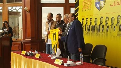 المقاولون يقدم صفقاته الجديدة وسط إجراءات احترازية مشددة | صور