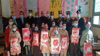 أمن القليوبية يقدم هدايا لطلاب المدارس في اليوم العالمي للطفل
