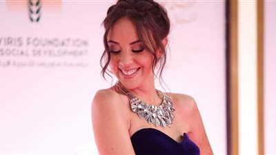 مريم الخشت رائعة بفستان كحلي على ريد كاربت مهرجان القاهرة السينمائي | فيديو وصور