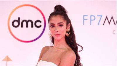 داليا شوقي تتألق بفستان أبيض في مهرجان القاهرة السينمائي | صور