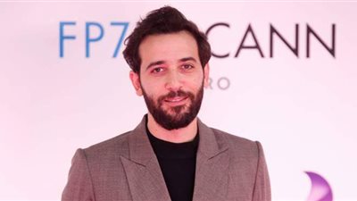 كريم قاسم يتألق في عرض فيلم 