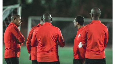 موسيماني يعقد جلسة مطولة مع الجهاز المعاون