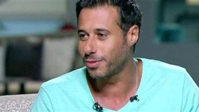 أحمد السعدني ناعيا نبيل فاروق: شكل جزءا كبيرا من طفولتي وحببني في القراءة