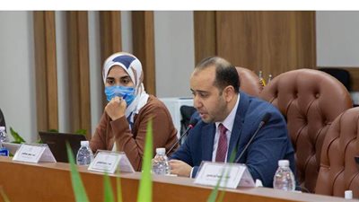 هيئة الدواء المصرية: بحث آليات دعم وتطوير السوق مع ممثلي الصناعة