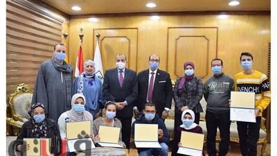 جامعة بني سويف تسلم 7 منح 