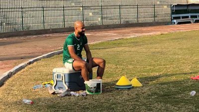 محمد فتح الله يغادر تدريب المحلة بعد إصابته في قدمه